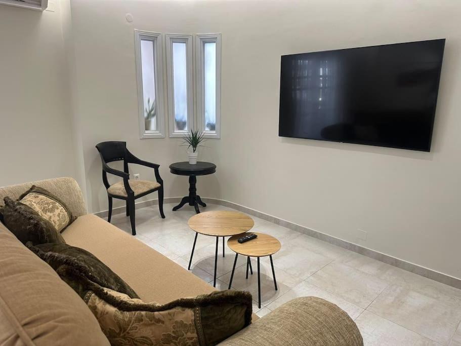 Eclectic Apartment Near Downtown Heraklion Exterior foto